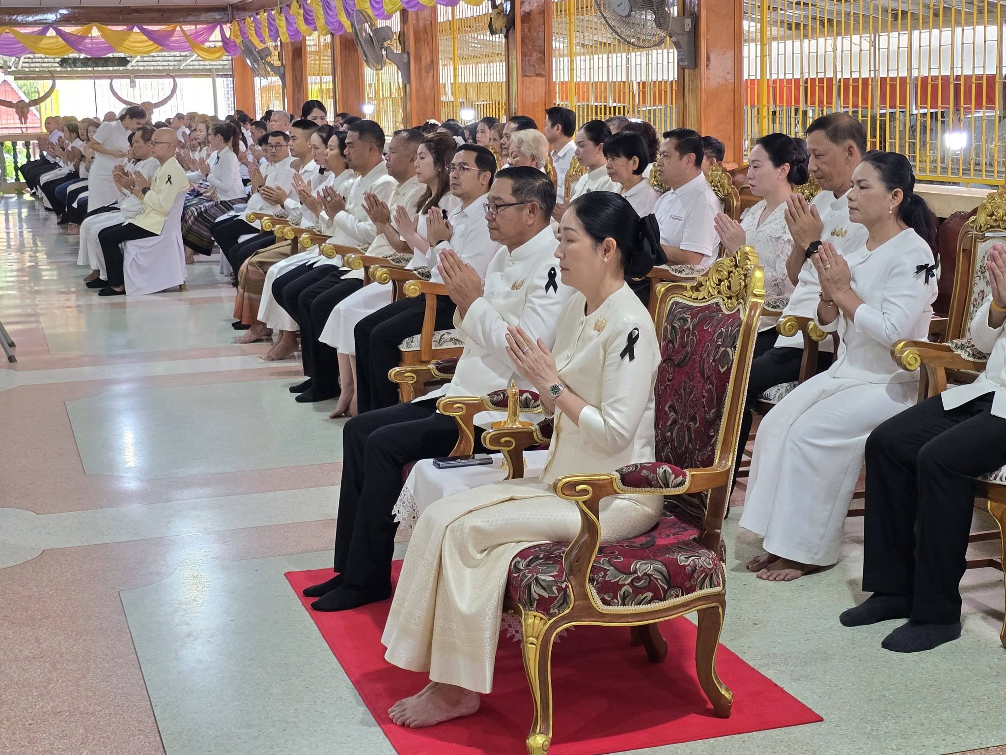 title -  ปฏิรูปที่ดินจังหวัดเพชรบุรี มอบหมายให้ นางสาวนงลักษณ์ เล็กน้อย เจ้าพนักงานธุรการชำนาญงาน พร้อมด้วย เจ้าหน้าที่ ส.ป.ก.เพชรบุรี ร่วมกิจกรรมสำคัญทางพระพุทธศาสนา (วันอาสาฬหบูชาและวันเข้าพรรษา) ประจำปี 2569